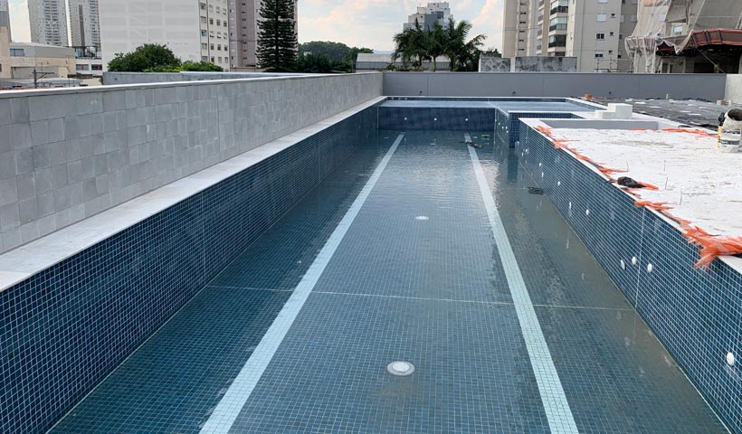 Cerâmica piscina adulto